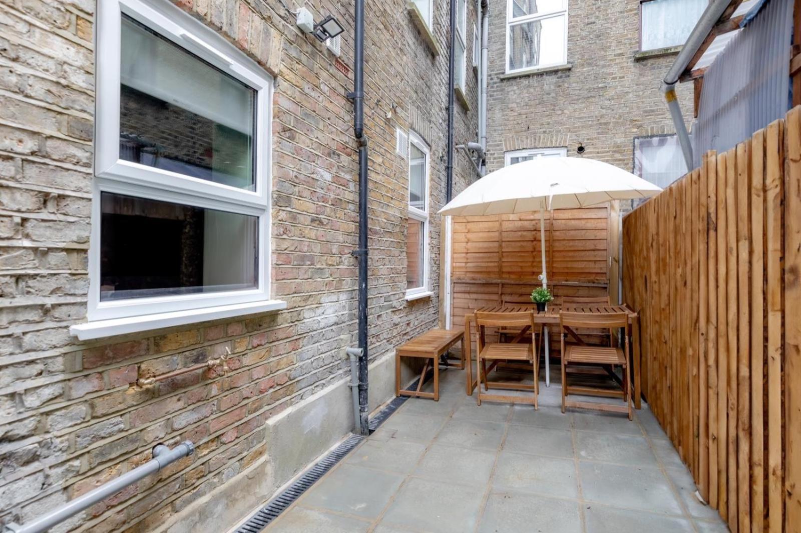 Stylish 2 Bedrooms Flat Sleeps 6 & Garden London Zone 2 Cls Central エクステリア 写真